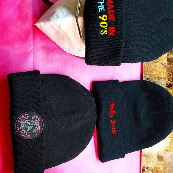 Hats outerwear - Picture 1 of 15